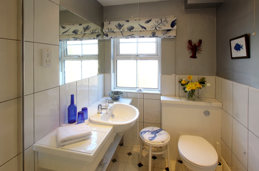 Bathroom, Oystercatcher Cottage, Outchester & Ross Farm Cottages, Northumberland Bathroom