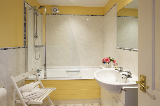 Bathroom, Oystershell Cottage, Outchester & Ross Farm Cottages, Northumberland Bathroom
